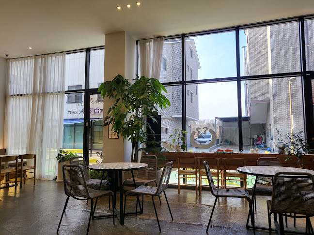 Cafe홍시궁 본점 - 외식업