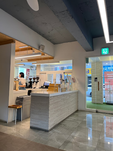 Blu shaak Gimhae city hall 블루샥 김해시청점 - 김해시