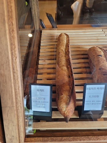 AAA 베이커리 카페 - 외식업