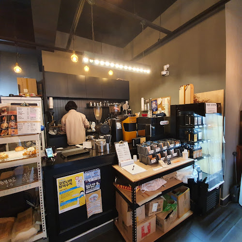 Opinii despre 그리즐리커피 în 부천시 - 외식업