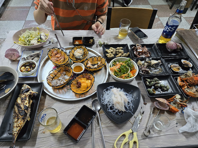 Opinii despre 정숙이네한상 în 통영시 - 외식업