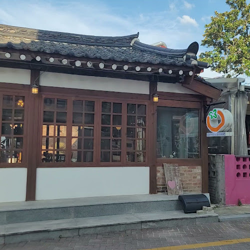 Opinii despre Cafe홍시궁 본점 în 전주시 - 외식업