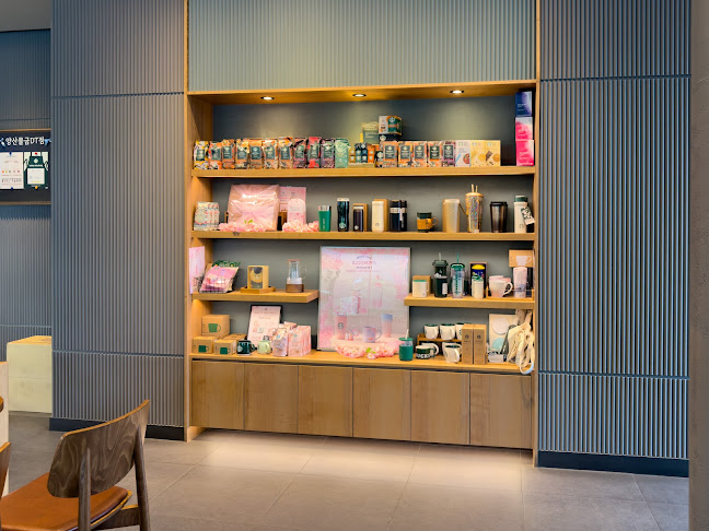 Comentarii opinii despre 스타벅스 양산물금DT점