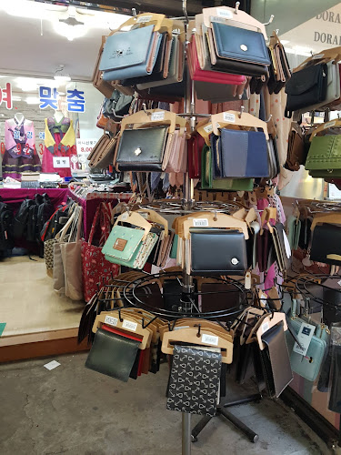 Comentarii opinii despre 원종제일시장