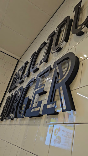 Opinii despre 맥도날드 고양삼송DT점 în 고양시 - 외식업