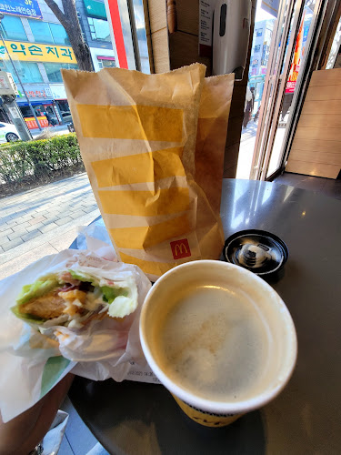 Comentarii opinii despre 맥도날드 강릉점