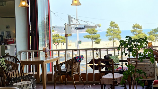 Opinii despre 레드립스커피 영일대 în 포항시 - 외식업