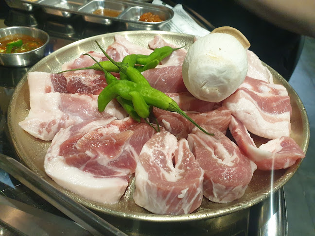 식껍 숯불돼지구이 - 외식업