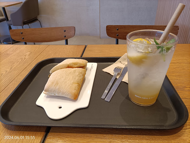 투썸플레이스익산역점 - 외식업