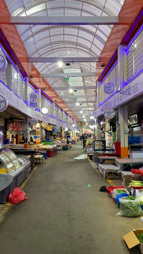 Opinii despre 논산화지중앙시장 în 논산시 - 외식업