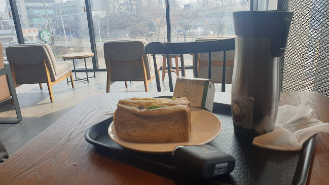 Comentarii opinii despre 스타벅스 일산풍동DT점