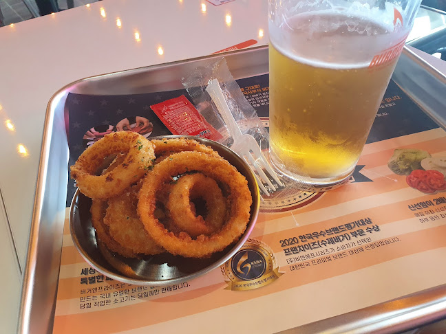 Comentarii opinii despre 버거앤프라이즈 포항송도비치점