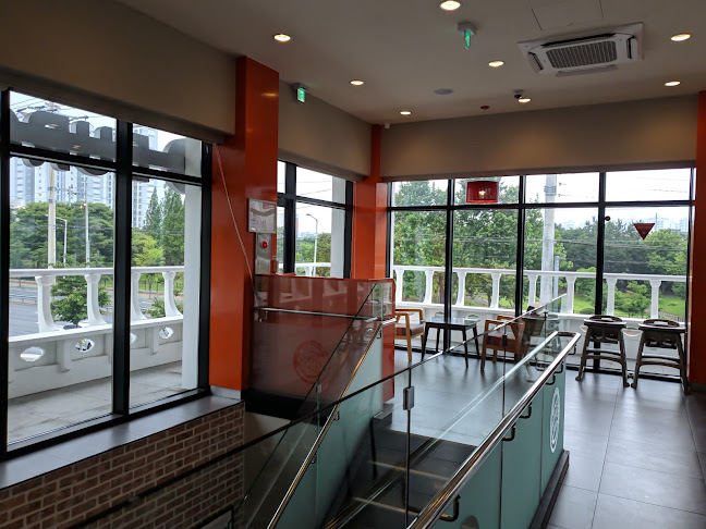 Opinii despre 버거킹 경주용강DT점 în 경주시 - 외식업