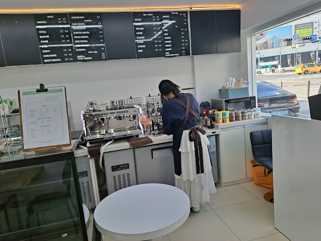 Opinii despre 카페인 주유소 în 구리시 - 외식업