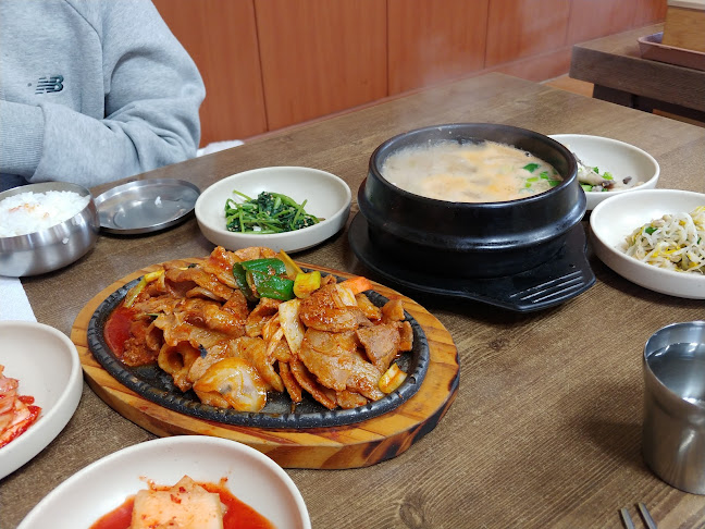 Opinii despre 학촌마을 în 전주시 - 외식업