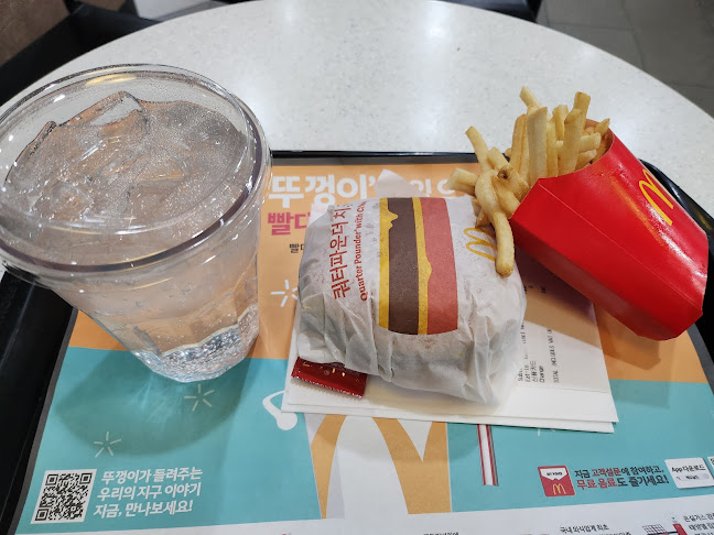 Opinii despre 맥도날드 울산SK DT점 în 남구 - 외식업