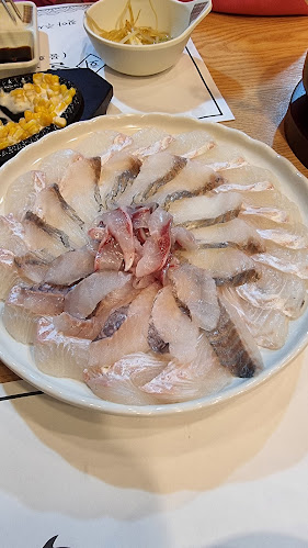 Opinii despre 돌고래횟집 în 계룡시 - 외식업