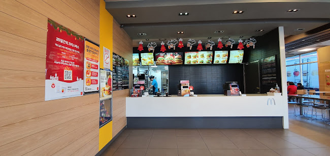 Opinii despre 맥도날드 의정부녹양DT점 în 의정부시 - 외식업