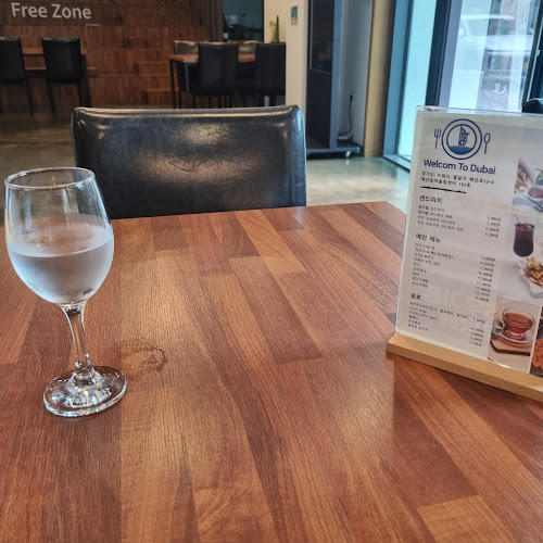 Opinii despre 웰컴투두바이 Welcome to Dubai în 수원시 - 외식업