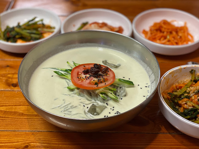 Comentarii opinii despre 몽촌토성보리밥손칼국수