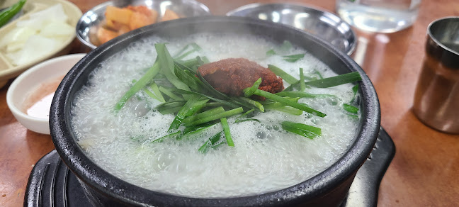 Opinii despre 가마솥돼지국밥 în 수원시 - 외식업