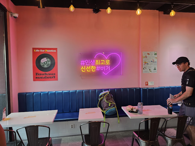 Opinii despre 버거앤프라이즈 포항송도비치점 în 포항시 - 외식업