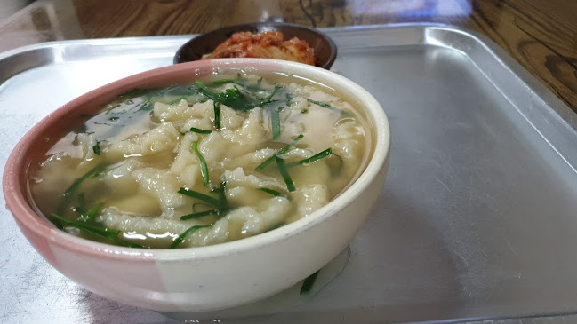 Comentarii opinii despre 간판없는 수제비