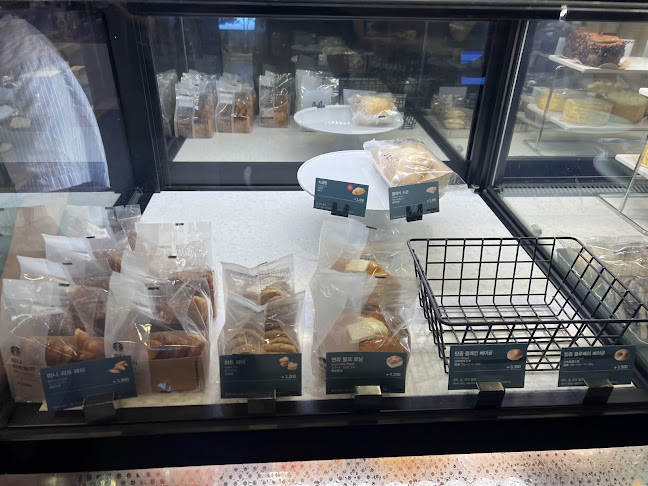 스타벅스 신세계의정부6F점 - 외식업