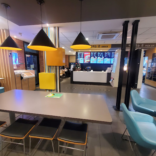 Opinii despre 맥도날드 충남아산DT점 în 아산시 - 외식업