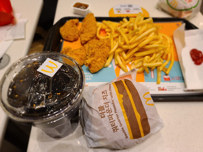 Opinii despre 맥도날드 의정부녹양DT점 în 의정부시 - 외식업