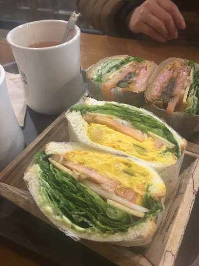 커피콩볶는샌드위치군산시청점