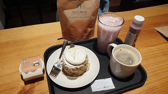Opinii despre 스타벅스 춘천명동점 în 춘천시 - 외식업