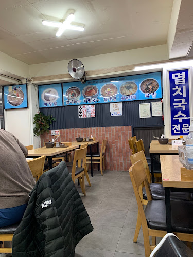 Comentarii opinii despre 옛날짜장멸치국수