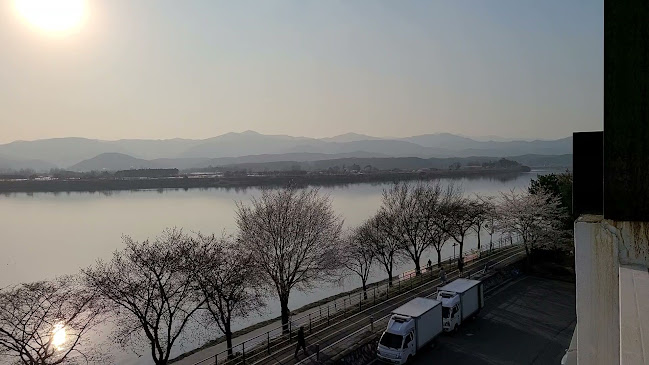 Opinii despre 카페 디 쿼드 în 춘천시 - 외식업