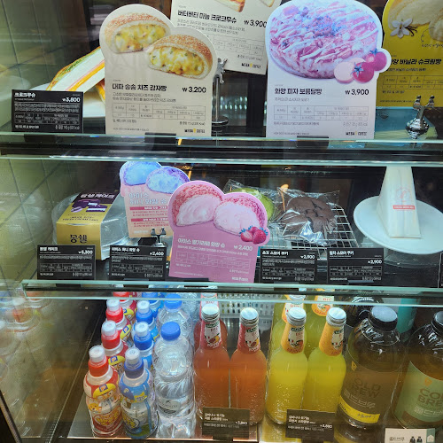 Opinii despre 메가MGC커피 광교중흥어뮤즈스퀘어점 în 수원시 - 외식업