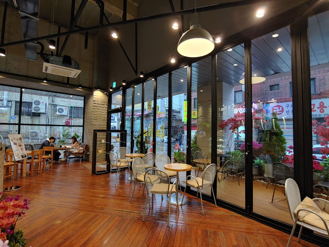 Opinii despre coffee smith 구리 돌다리점 în 구리시 - 외식업