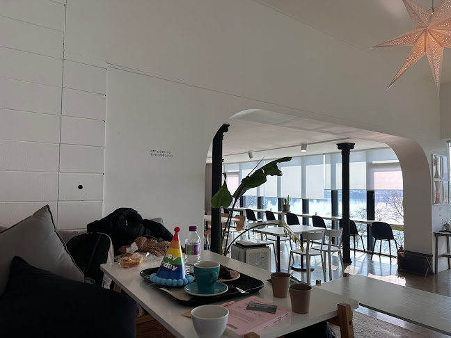 Opinii despre 카페 디 쿼드 în 춘천시 - 외식업