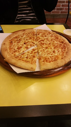 Opinii despre 피자스쿨석사애막골점 în 춘천시 - 외식업