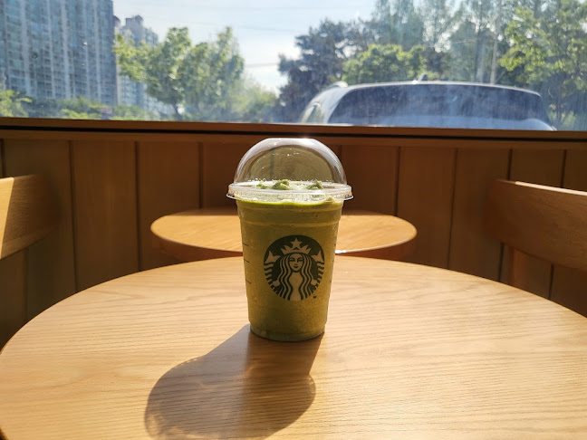 Opinii despre 스타벅스 구리장자호수점 în 구리시 - 외식업