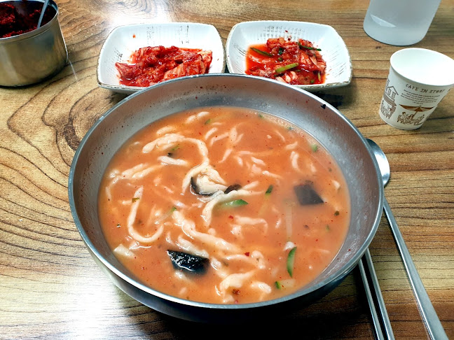 Comentarii opinii despre 이모네 손칼국수