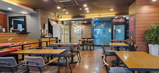 Opinii despre 투썸플레이스 창원상남점 în 창원시 - 외식업