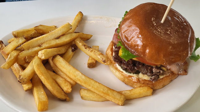 Opinii despre 하이파이브 아메리칸 다이너 în 창원시 - 외식업