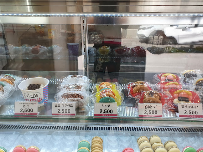 Opinii despre 쉬크레마카롱영남대점 în 경산시 - 외식업