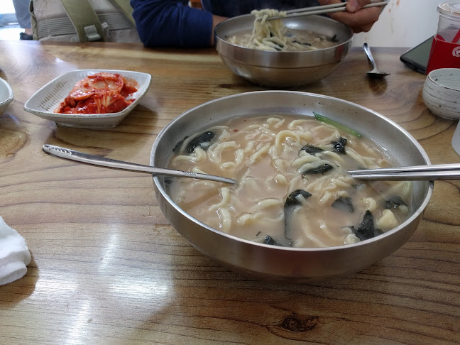 Comentarii opinii despre 이모네 손칼국수