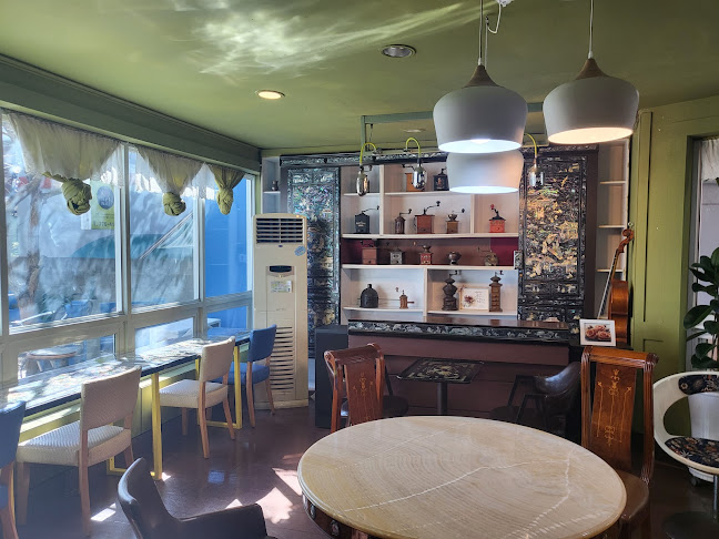 뉴트로 자개갤러리카페