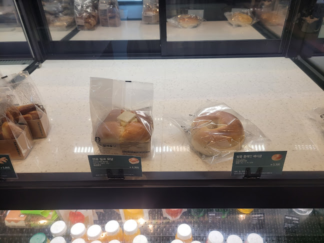 Opinii despre 스타벅스 오산부산동DT점 în 오산시 - 외식업