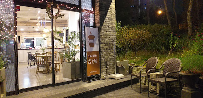 Comentarii opinii despre 헤이미쉬플라워카페