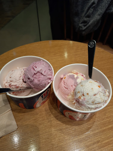 Opinii despre 배스킨라빈스 수원경희대점 în 수원시 - 외식업