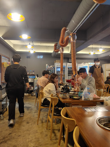 Opinii despre 짚고기 볏짚삼겹살 în 파주시 - 외식업