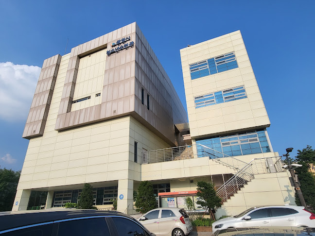 Comentarii opinii despre 광명시청소년수련관 카페푸르다